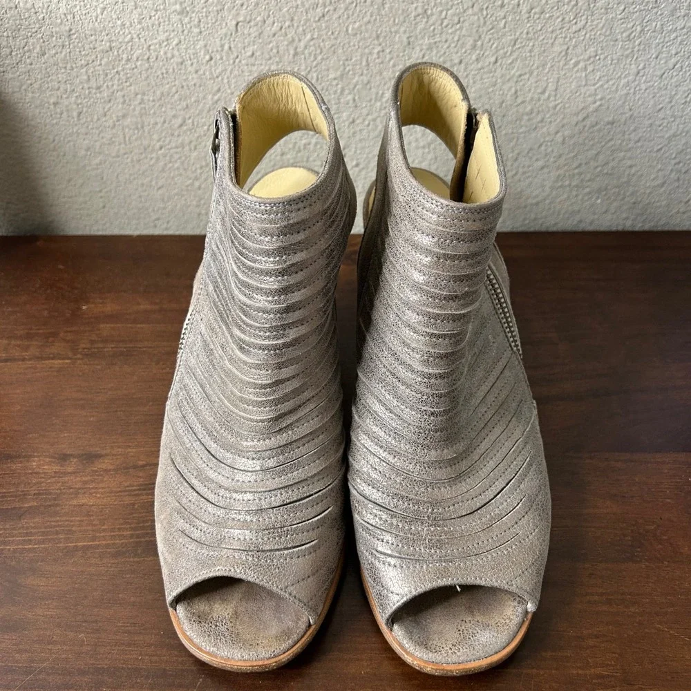 Paul Green Heel Booties 6.5 Cayanne Metallic Pewter Leather‎ Peep Toe Block Heel